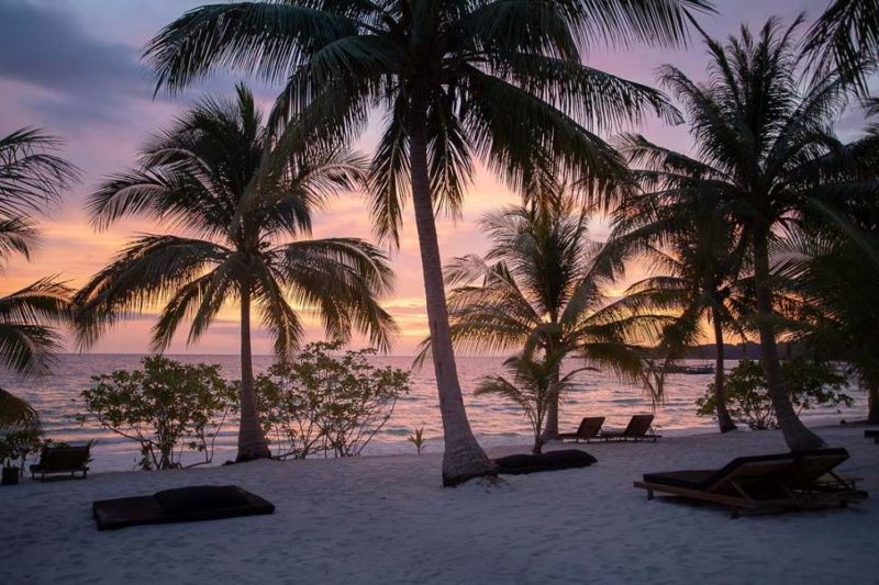 Coucher de soleil depuis l'hôtel Tamu sur l'île de Kohrong - Cambodge | Au Tigre Vanillé