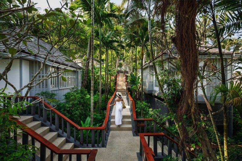 Jardin de l'hôtel The Surin à Phuket - Thailande | Au Tigre Vanillé